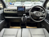 当社の中古車は、フロアマット付きで販売しておりません。予めご了承下さい。中古車という特性上匂いや見栄えなどの状態が左右される為です。純正マット、車種専用社外品マットをご購入いただけます。