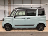 すっきりとしたシルエットが美しいですね。車体のラインはシンプルながらも、どこか親しみやすい印象を与えます。日常使いに最適なサイズ感です。