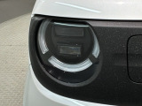 LEDヘッドライトは、点灯の瞬間から最大光量を発揮し、突然暗くなるトンネルなどでの安定感を高めます。