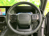 手にしっくりと馴染むステアリングは、快適なドライビングを実現。操作性にも優れ、運転の楽しさを高めます。