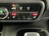 運転席/助手席シートヒーターで寒い日もすぐに温かくなり快適に過ごせます。2段階の温度調整が可能です
