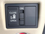 【パワースライドドア】スマートキーや運転席のスイッチでスライドドアの開閉が可能♪電動だから力を入れてドアを開ける必要が無く、小さいお子様でも、重い荷物を持っている時もラクに開け閉めできます♪