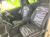運転席からの眺めは良好です。視認性の高いメーター類や、操作しやすいスイッチ類が、快適な運転をサポートします。