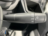 【オートライト】周りの明るさに応じて自動でヘッドライトの点灯・消灯ができる機能です!ライトの付け忘れ・消し忘れなどが無くなり、雨の日や夕方の走行も安心!トンネル通過時も便利ですね♪