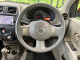 インテリアに合わせたデザインのステアリングは、運転される方のことも考え、運転しやすい形状、大きさです。是非一度、実際に触ってお確かめください。