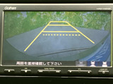 バックモニターで、狭い場所での駐車も安心。後方確認がしやすく、安全な運転をサポートします。