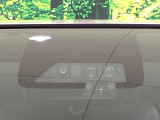 【トヨタセーフティセンス】走行中に前方の車両等を認識し、衝突しそうな時は警報とブレーキで衝突回避と被害軽減をアシスト。より安全にドライブをお楽しみいただけます。