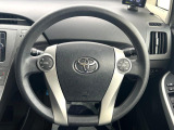 インテリアに合わせたデザインのステアリングは、運転される方のことも考え、運転しやすい形状、大きさです。是非一度、実際に触ってお確かめください。