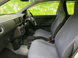 運転席周りは、シンプルながらも必要な機能が揃っています。視認性の高いメーター類が、安全な運転をサポートします。