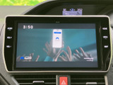 停車中に楽しめるTV機能。長距離ドライブや休憩時間のお供に最適です。後部座席の方も快適に過ごせます。エンターテイメント充実。
