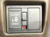 【パワースライドドア】スマートキーや運転席のスイッチでスライドドアの開閉が可能♪電動だから力を入れてドアを開ける必要が無く、小さいお子様でも、重い荷物を持っている時もラクに開け閉めできます♪
