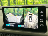 【マルチビューカメラシステム】専用のカメラにより、上から見下ろしたような視点で360度クルマの周囲を確認することができます☆死角部分も確認しやすく、狭い場所での切り返しや駐車もスムーズに行えます。