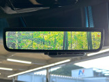【デジタルインナーミラー】後席の大きな荷物や同乗者で後方が確認しづらい時でも安心!カメラが撮影した車両後方の映像をルームミラー内に表示。クリアな視界で状況の確認が可能です!
