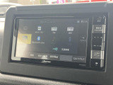ラジオ、CD、USBなど、様々なメディアに対応。お好みの音楽をクリアな音質でお楽しみいただけます。Bluetooth接続も可能です。