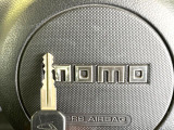 【キーレス】少し離れた場所からでもボタン一つでドアの開錠・施錠ができるのでとっても便利!ドアの鍵穴周りに傷をつけることもありません♪