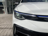 LEDマトリックスヘッドライト「IQ.LIGHT」。対向車や先行車を検知し、LEDを個別制御。まぶしさを抑えながら、夜間の視界をしっかり確保。
