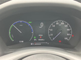 視認性の高いメーター類が、運転に必要な情報を的確に伝えます。運転状況を常に把握し、安全運転をサポートします。