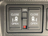 【両側パワースライドドア】スマートキーや運転席のスイッチで後席両側スライドドアの開閉が可能♪電動だから力を入れてドアを開ける必要が無く、小さなお子様でも簡単に開け閉めでき快適です♪
