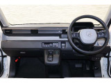 操作性に優れた運転席となります!小物入れや各ボタンの配置にこだわり、使いやすいです!座り心地もよく視認性も良好なのでロングドライブもお任せ下さい!