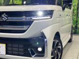 【LEDヘッドライト】悪天候や夜間走行時も良好な視界を確保し安心して運転できる高輝度LEDヘッドライトを装備!点灯速度が早く、消費電力も抑えられています。