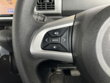 雨天時でもクリアな視界を確保できるワイパーレバー。操作も簡単で、運転に集中できます。悪天候時でも安心です。