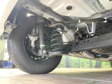 お車を安心してお乗りいただく為には、足回りの定期点検が欠かせません。サービスサポート(有償保証)では無料点検もご提供しており、安心のカーライフをお過ごしいただけるサポート体制が整っています。