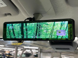 【デジタルインナーミラー】後席の大きな荷物や同乗者で後方が確認しづらい時でも安心!カメラが撮影した車両後方の映像をルームミラー内に表示。クリアな視界で状況の確認が可能です!