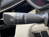 雨天時でもクリアな視界を確保。ワイパーの操作は直感的で、運転に集中できます。間欠ワイパー機能も搭載しており便利です。