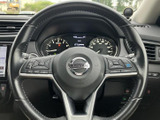 握りやすいステアリングは、運転操作をスムーズに。オーディオ操作など、様々な機能が操作可能です。