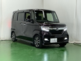 大きく開くスライドドアで狭い場所でも隣を気にすることなく楽に乗り降りできます