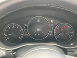視認性の高いメーター類が、運転に必要な情報を分かりやすく伝えます。運転席を洗練された空間に演出します。