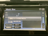 お気に入りの音楽を車内で手軽に楽しめます。長距離ドライブも、心地よい音楽と共に快適に過ごせるでしょう。