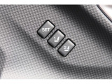 運転席のポジションを2つ、記憶させることができます。ボタンを押すと設定したポジションに電動で移動します。
