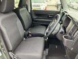 運転席からの視界は良好です。シンプルで機能的な内装で、運転に集中できます。座り心地も良く、長距離運転でも疲れにくいでしょう。