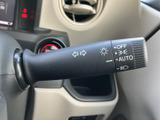 操作しやすいウインカーレバーで、安全な車線変更をサポート。直感的な操作感で、運転に集中できます。オート機能も便利ですね。
