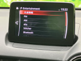 お好みの音楽をクリアな音質でお楽しみいただけます。多彩なソースに対応し、快適な車内空間を演出します。