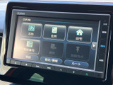 運転に必要な情報を分かりやすく表示するナビゲーションシステム。快適なドライブをサポートします。オーディオで、お気に入りの音楽を楽しみましょう。