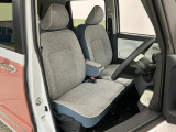 【運転席・助手席】内装ルームクリーニング済みです。しっかり綺麗にしていますので、是非、お確かめください。車に自信があるからこそ、是非一度ご来店頂き内外装も見てもらえると幸いです。