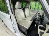 運転席シート廻りは使用感も少なく、良好な状態となっています。丁寧に使われていたことがよくわかりますね。