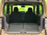広々とした空間で大きな荷物も楽に積み込めます。レジャーや仕事など、様々なシーンで活躍します。フラットな床面が快適な積載をサポートします。