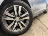 ●純正16インチアルミホイール:輸入車ならではの卓越した走りを支えるホイールと足回りです!日本車の走りに慣れている方にもぜひ体感して頂きたいほど、高いレベルでまとまっています!