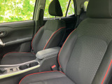 運転席からの視界は良好で、運転操作もスムーズに行えます。快適な運転環境が、日々の移動をサポートします。