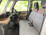 落ち着いた色調のインテリアが、上質な空間を演出。運転に集中できる環境が整っています。
