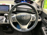 【純正革巻きステアリング】上質な革を使用することで、手にしっかり馴染みとても運転しやすいハンドルです♪