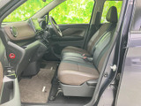 シンプルで使いやすい操作系が特徴です。運転に必要な情報を分かりやすく表示し、安全運転をサポートします。快適な運転環境です。