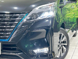 【LEDヘッドライト】悪天候や夜間走行時も良好な視界を確保し安心して運転できる高輝度LEDヘッドライトを装備!点灯速度が早く、消費電力も抑えられています。