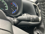操作しやすい位置に配置されたウインカーレバーは、スムーズな車線変更をサポート。直感的な操作で、安全運転をサポートします。操作感も良好です。