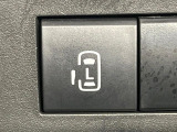 【電動スライドドア】スマートキーや運転席のスイッチでスライドドアの開閉が可能♪電動だから力を入れてドアを開ける必要が無く、小さいお子様でも、重い荷物を持っている時もラクに開け閉めできます♪