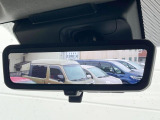 【デジタルインナーミラー】後席の大きな荷物や同乗者で後方が確認しづらい時でも安心!カメラが撮影した車両後方の映像をルームミラー内に表示。クリアな視界で状況の確認が可能です!