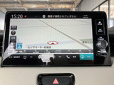 停車中にテレビや動画を楽しめる機能が備わっています。休憩時間などにリラックスできる空間を提供します。長距離ドライブの相棒に。